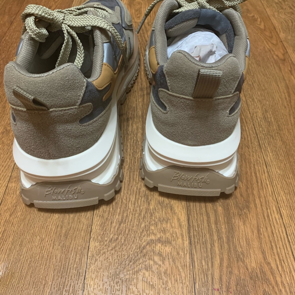 Women’s Blowfish Malibu Leo sneakers size 11 NWT - Picture 9 of 13